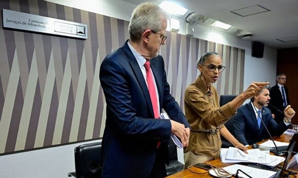 Ministra Marina Silva deixa audiência no Senado após ofensa de parlamentar