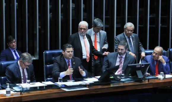 Senado aprova PEC que integra guardas municipais à segurança pública