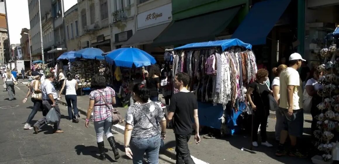 Desemprego atinge menor nível em 13 anos no trimestre encerrado em abril