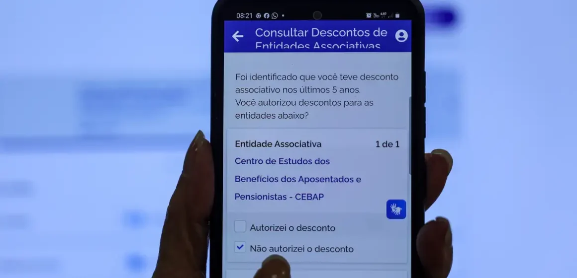 Segurados do INSS podem pedir devolução de descontos ilegais