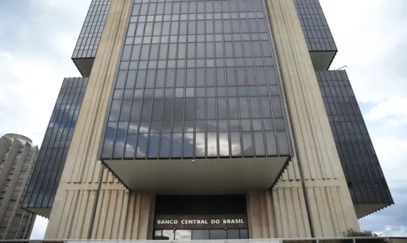 Bancos Centrais do Brasil e da China assinam acordo de troca de moedas