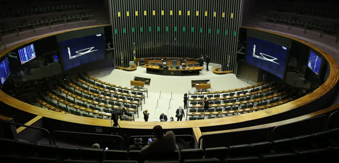 PDT deixa base do governo na Câmara após saída de Lupi