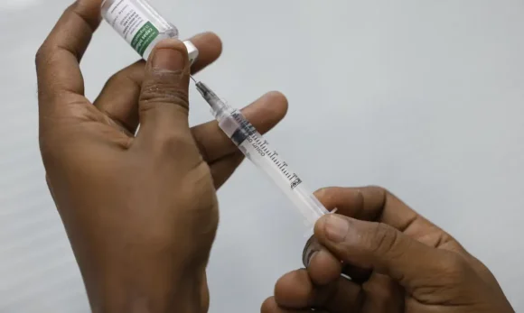 Hospitalizações por influenza disparam no país, com alerta para crianças e idosos