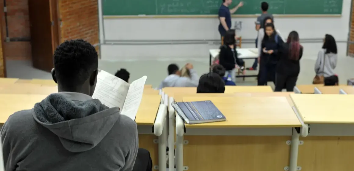Campanha arrecada doações para bolsas destinadas a estudantes negros