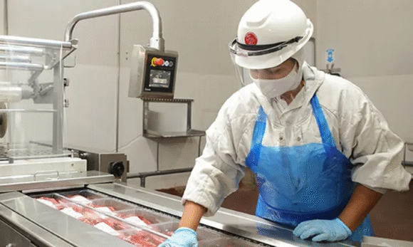Marfrig e BRF anunciam fusão e criam gigante global de alimentos com receita de R$152 bilhões