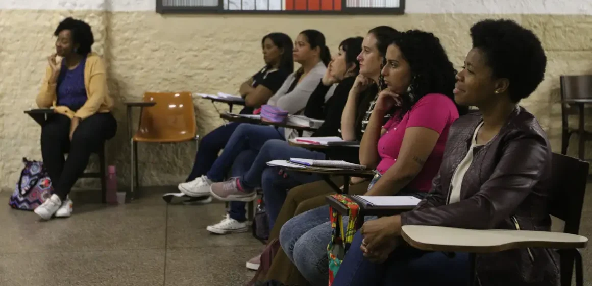 Cursinho popular tem até 6 de maio para inscrição em programa do MEC