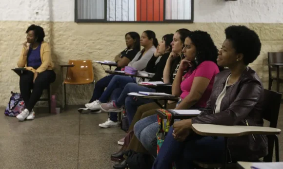 Cursinho popular tem até 6 de maio para inscrição em programa do MEC