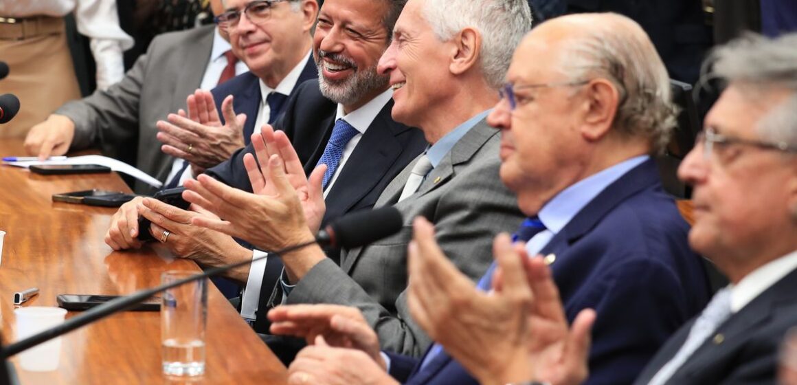 Câmara instala comissão sobre isenção do Imposto de Renda até R$ 5 mil