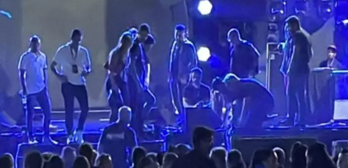 Cantor Marrone, que faz dupla com Bruno, cai durante um show e preocupa público presente