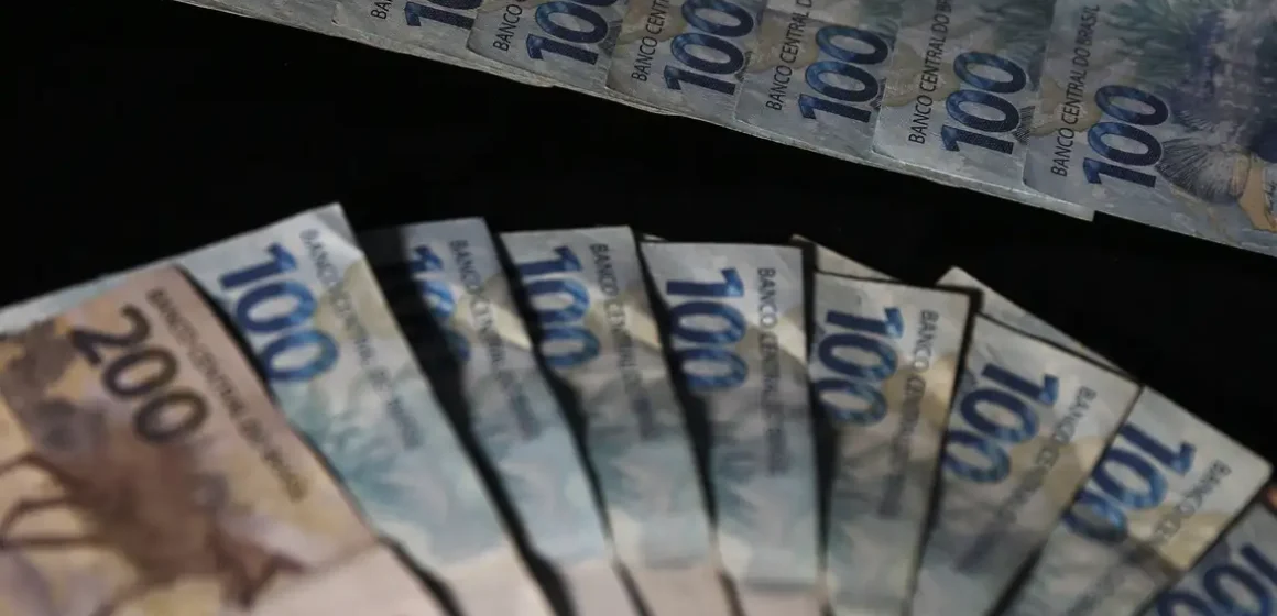Decreto mantém restrição de R$ 121,5 bi no Orçamento até maio