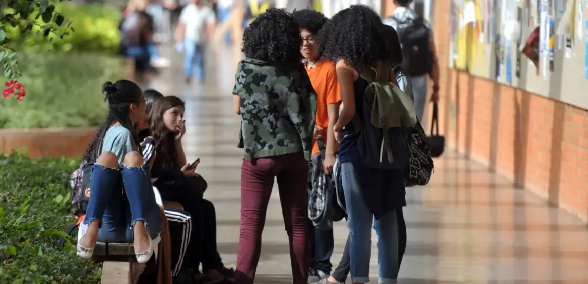 Programa que oferta bolsas de estudo a negros tem inscrição prorrogada