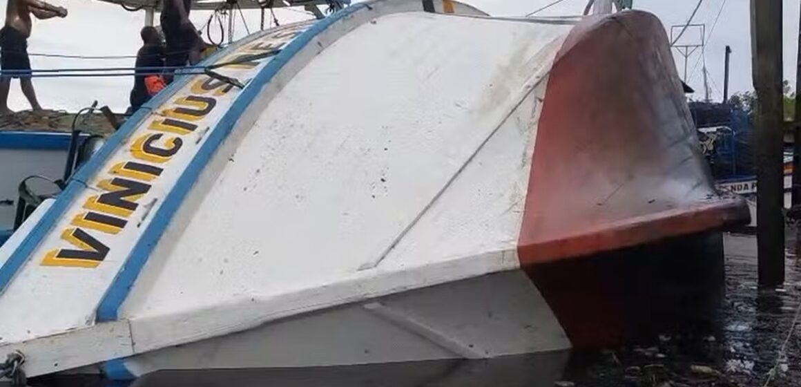 Barco vira em Bragança e causa vazamento de óleo diesel no Rio Caeté