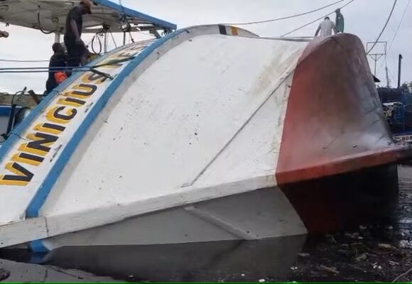 Barco vira em Bragança e causa vazamento de óleo diesel no Rio Caeté