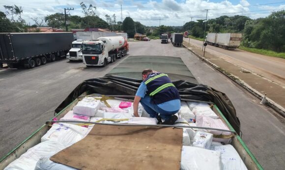 Operação no Pará apreende 1 tonelada de sacolas recicláveis e 400 pneus em fronteira com Maranhão