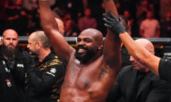 Jon Jones, lenda do UFC, anuncia aposentadoria do MMA aos 37 anos