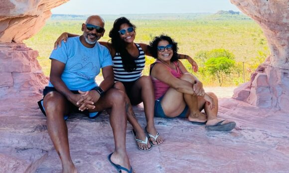 Pais acusam guia e empresa por morte de brasileira em vulcão na Indonésia