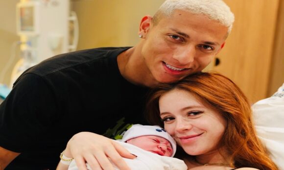 Richarlison anuncia nascimento do primeiro filho, Richarlison Jr