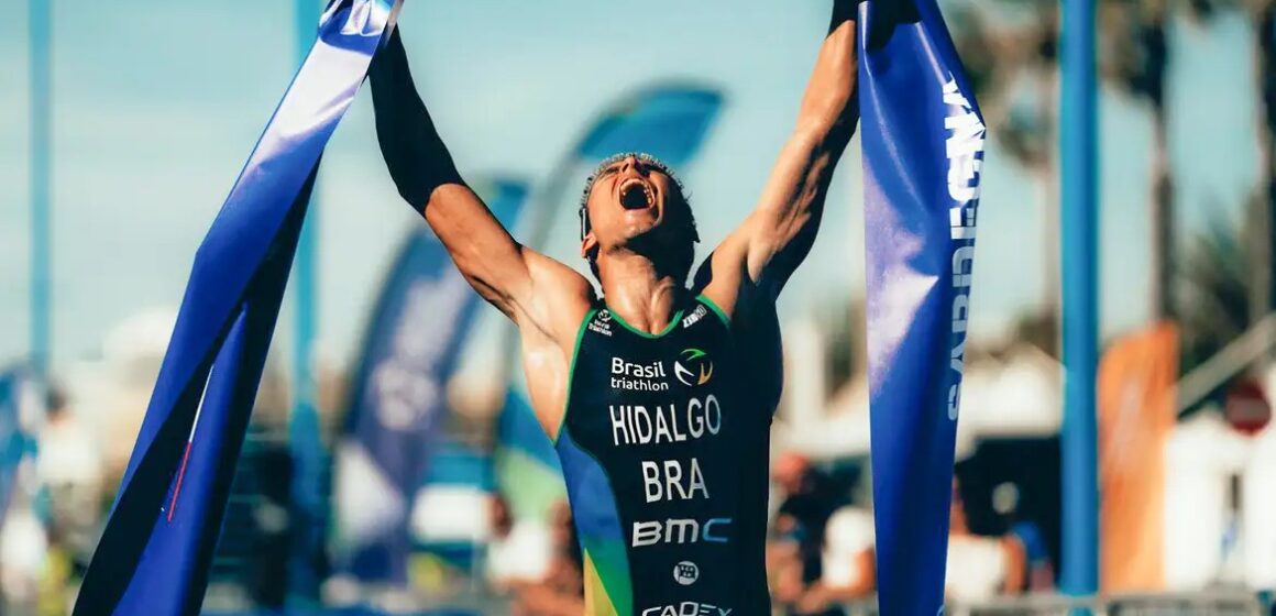 Miguel Hidalgo faz história com primeiro ouro brasileiro no circuito mundial de triatlo