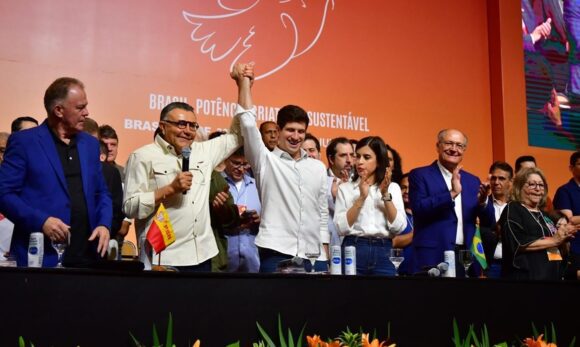 João Campos assume presidência do PSB com apoio de Lula e Alckmin em convenção nacional