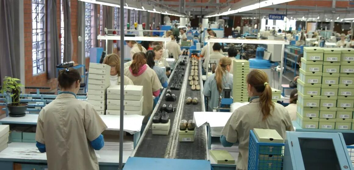 Confiança empresarial registra leve alta em maio após sequência de quedas