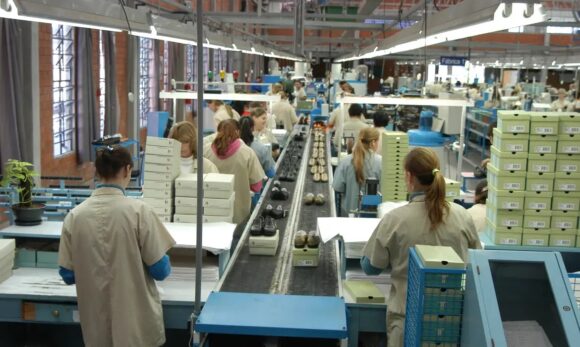 Confiança empresarial registra leve alta em maio após sequência de quedas