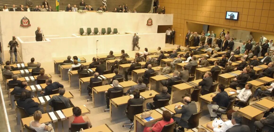Deputadas estaduais de SP recebem ameaças de morte e estupro em ataque misógino