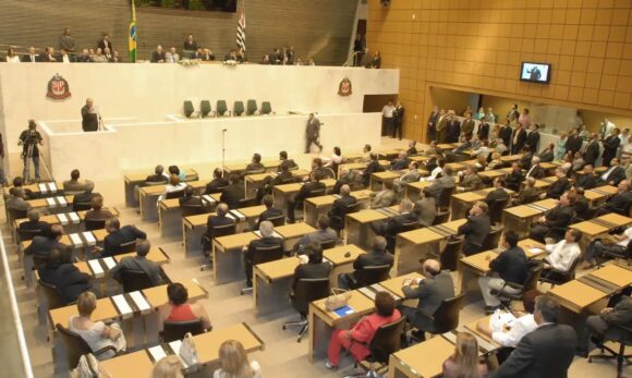 Deputadas estaduais de SP recebem ameaças de morte e estupro em ataque misógino