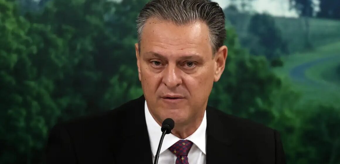 Ministro destaca eficiência do Brasil no combate à gripe aviária e anuncia fundo para crises sanitárias