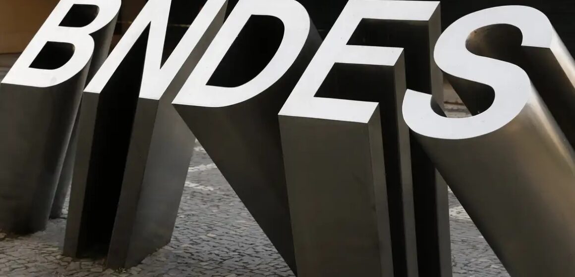 BNDES bloqueia R$ 806 milhões em crédito a proprietários rurais com desmatamento ilegal