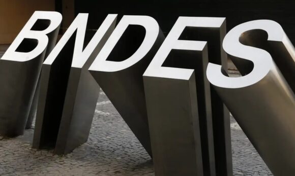 BNDES bloqueia R$ 806 milhões em crédito a proprietários rurais com desmatamento ilegal