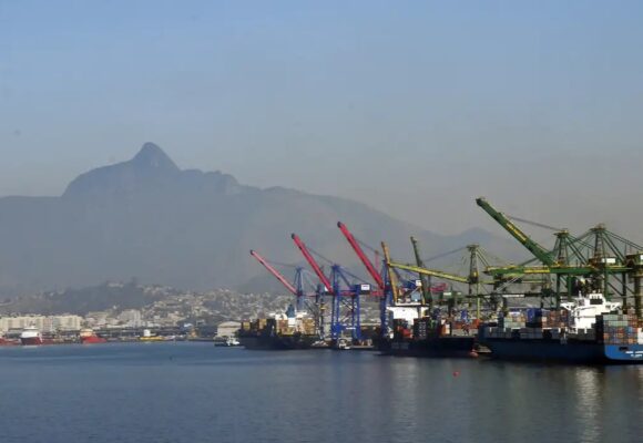 Balança comercial registra menor superávit em três anos, com queda de 12,8% em maio