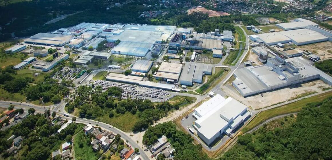 Emprego industrial registra primeira queda mensal em um ano e meio