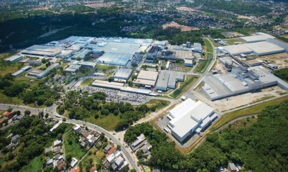Emprego industrial registra primeira queda mensal em um ano e meio