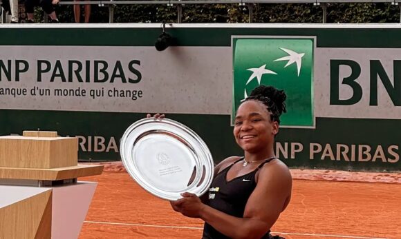 Vitória Miranda conquista Roland Garros juvenil e mira Grand Slam no tênis em cadeira de rodas