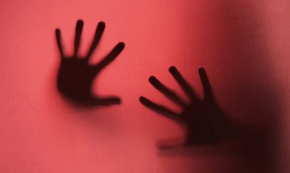 Campanha alerta sobre violência contra mulheres com queimaduras como forma de agressão