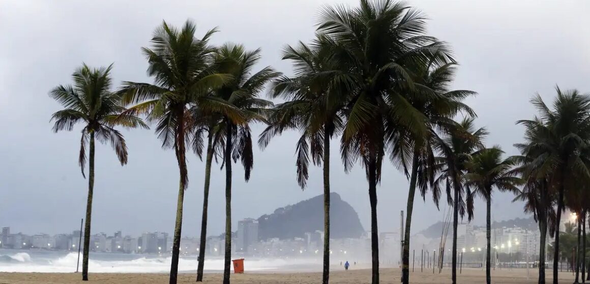 Acidez dos oceanos ultrapassa limite crítico para o equilíbrio planetário, revela estudo