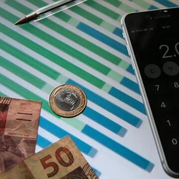 Inflação desacelera para 0,26% em maio, com alívio em alimentos e transportes
