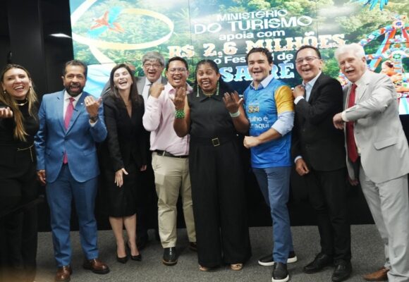 Governo federal investe R$ 2,6 milhões no Festival Sairé 2025 em Alter do Chão