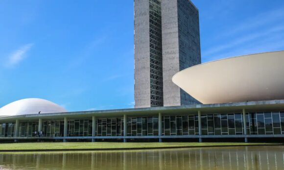 Câmara aprova cancelamento digital de contribuição sindical e atualiza CLT