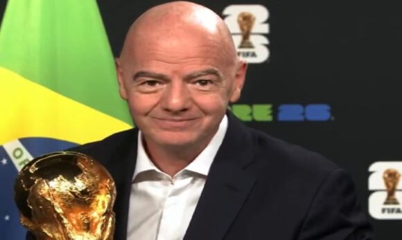 Presidente da FIFA parabeniza Brasil por ser a única seleção presente em todas as Copas