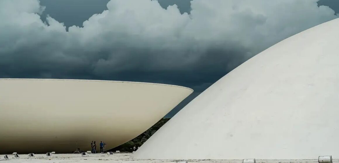 Senado adia votação do novo Código Eleitoral após polêmica sobre combate a fake news