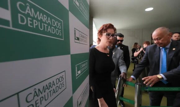 STF oficializa pedido de extradição de Carla Zambelli ao governo italiano