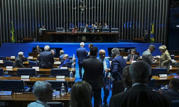 Senado aprova projeto que classifica homicídio em escolas como crime hediondo