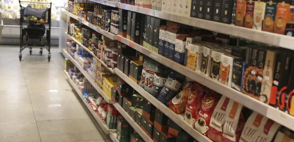 Varejo recua 0,4% em abril após três meses de crescimento