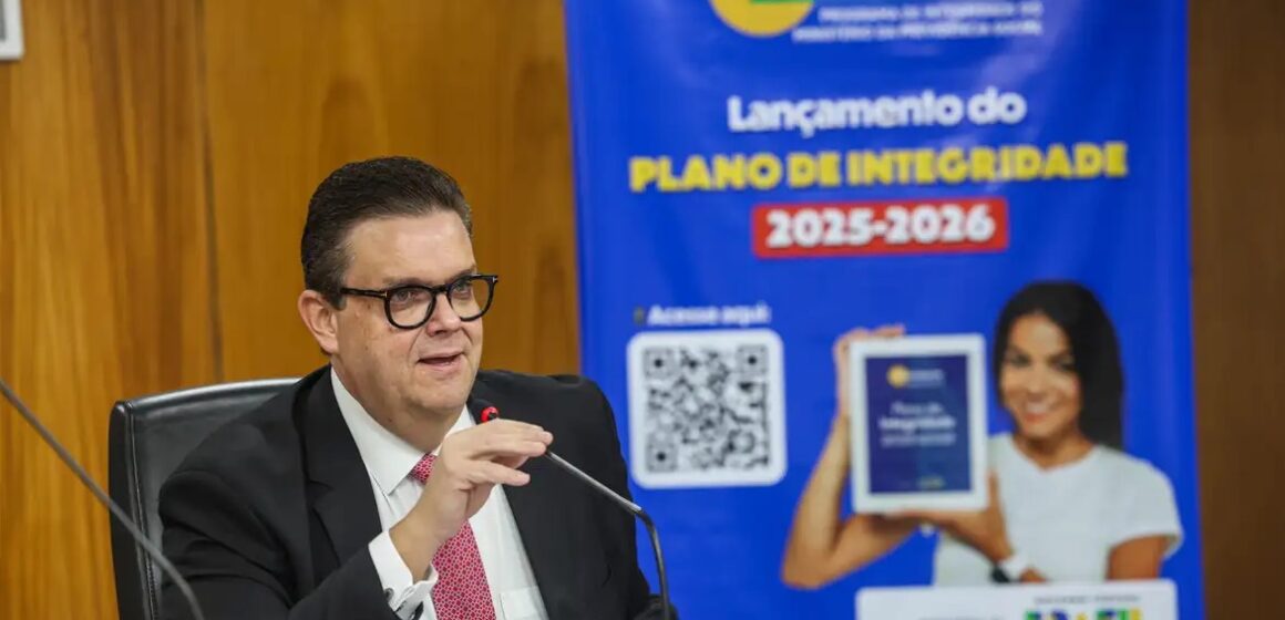 INSS precisa honrar confiança dos aposentados, afirma ministro