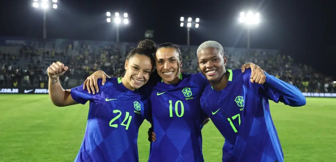 Seleção feminina sobe quatro posições e retorna ao top 4 do ranking da FIFA após 12 anos