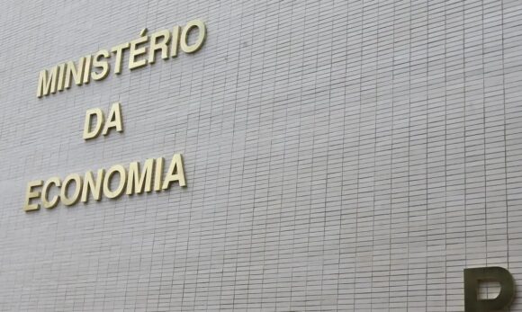 Governo prevê corte de R$ 4,28 bi em 2025 com MP alternativa ao IOF