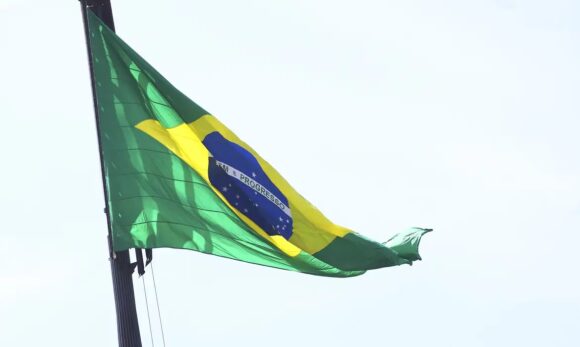 Pesquisa Datafolha revela queda no orgulho nacional e aumento do pessimismo no Brasil
