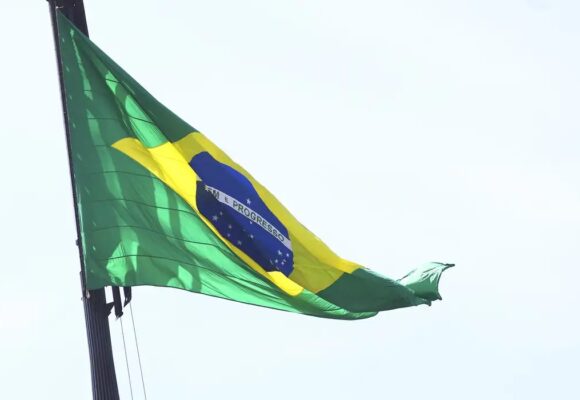 Pesquisa Datafolha revela queda no orgulho nacional e aumento do pessimismo no Brasil