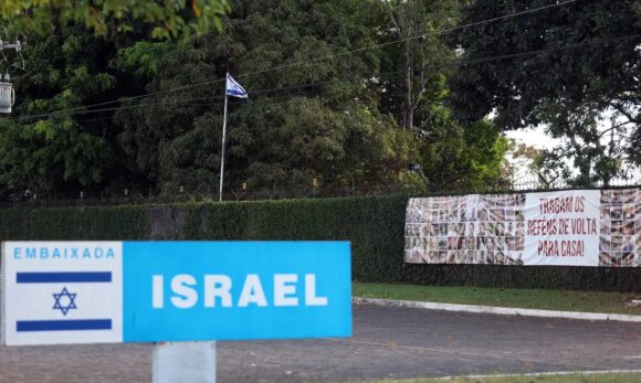 Israel fecha representações diplomáticas no Brasil após ataques ao Irã